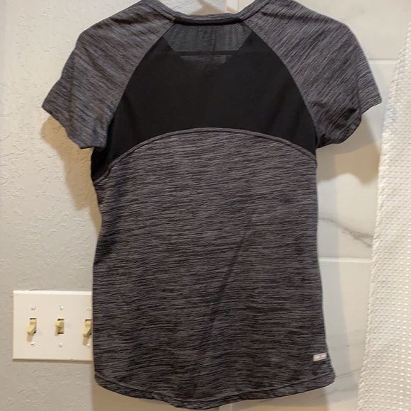 Cascade sport and Danskin tshirt bundle! - Picture 12 of 12